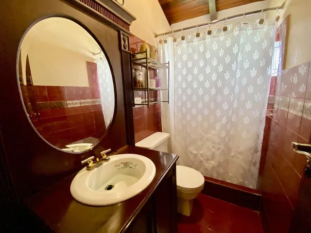 H/ Miraflores, Casa Independiente Esquinera en Venta 359.900usd 4 Dorm. — imagen 4