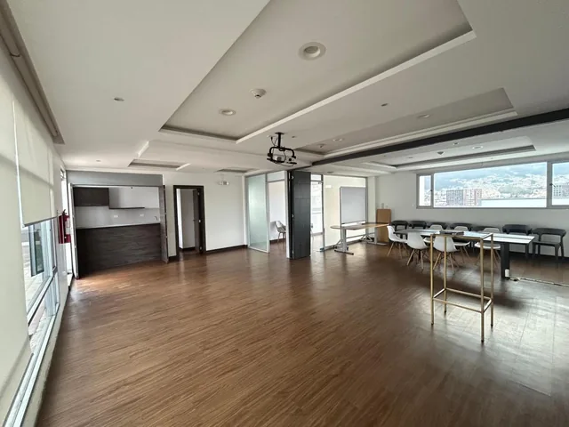 Venta La Floresta Amplia Oficina Moderna a Estrenar - Business Center — imagen 3