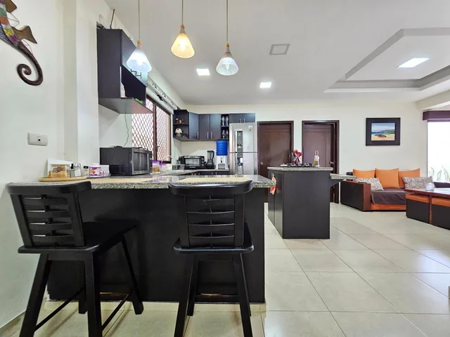 Precio Rebajado Vendo Hermosa Casa con Piscina y Suites en Salinas — imagen 4