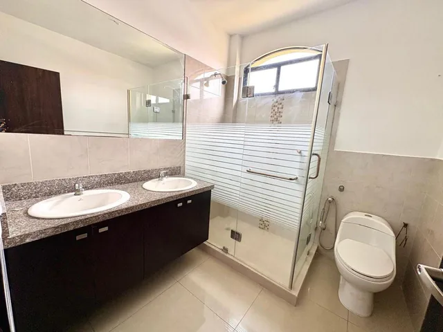 Samborondón - Últimos Kms. Vendo Casa 4 Dorm.; Patio Grande, Guayas — imagen 2