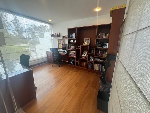 Venta, Moderna Casa Amplio Jardin Sector Rancho San Francisco — imagen 5