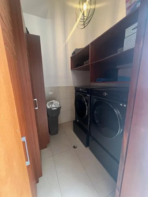Venta, Moderna Casa Amplio Jardin Sector Rancho San Francisco — imagen 2