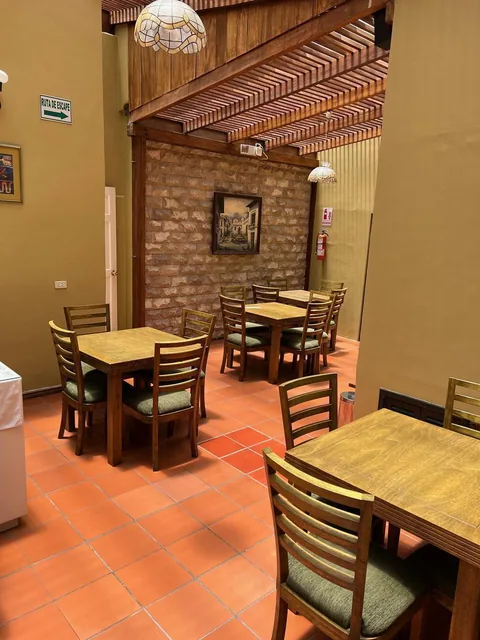 Quito Sector La Mariscal Se Vende Una Hermosa Casa Ideal Para Hotel - Restaurante - Local (Cr) — imagen 2