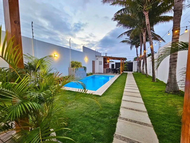 Vendo Espectacular Casa de Lujo con Piscina a Pocas Cuadras del Malecon — imagen 5