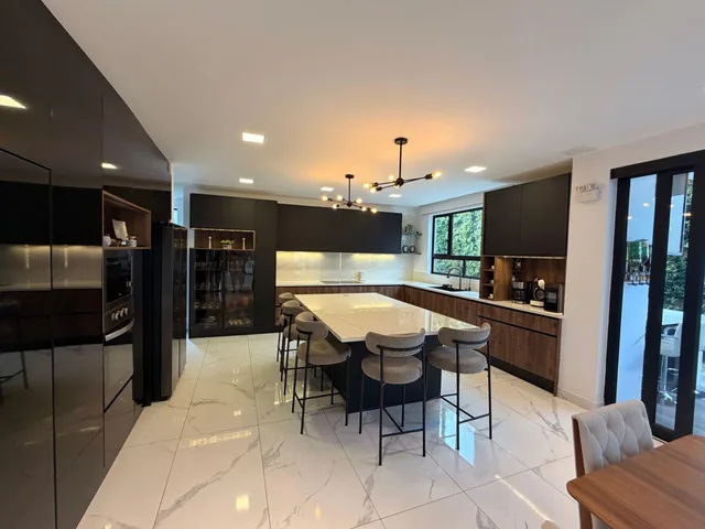Venta Moderna Casa de 4 Dorm. Cerca de Arrayanes en Puembo / Sharon Reed — imagen 3