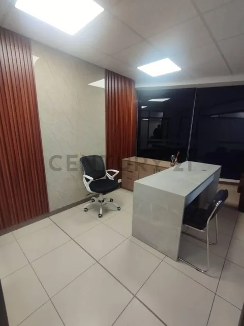Oficina Amoblada en Venta con Linda Vista – Edificio Emporium, Guayas — imagen 4