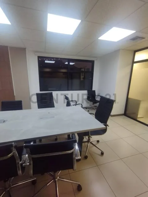Oficina Amoblada en Venta con Linda Vista – Edificio Emporium, Guayas — imagen 3