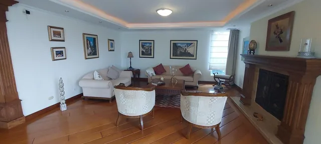 Urb. Campo Alegre, Vendo Hermosa Casa 4 Dormt. 600 m² Construc, 720 m² Terre. Excelentes Acabados — imagen 3