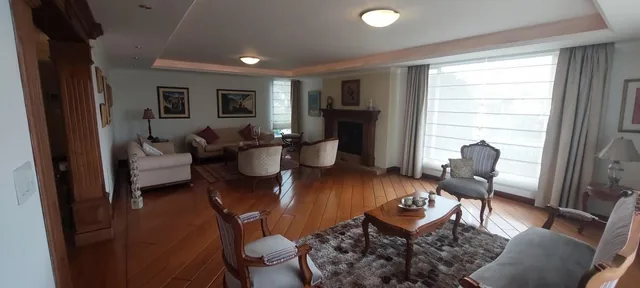 Urb. Campo Alegre, Vendo Hermosa Casa 4 Dormt. 600 m² Construc, 720 m² Terre. Excelentes Acabados — imagen 2