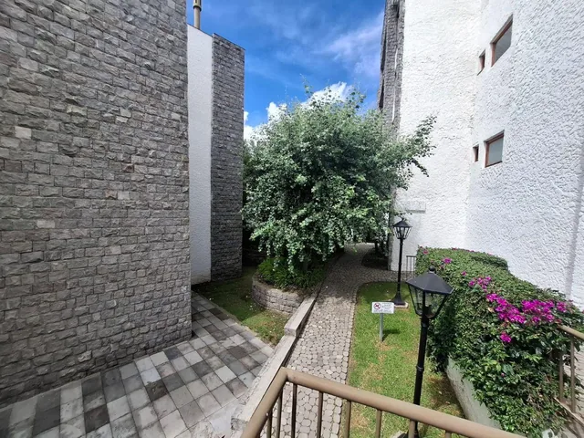 327 m Cuadrados de Lujo, Áreas Cubiertas y Patio en El Corazón de Cumbayá — imagen 4