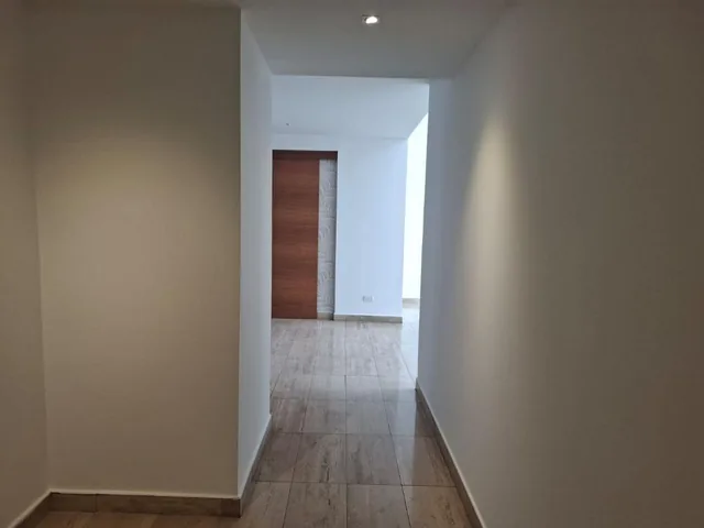 327 m Cuadrados de Lujo, Áreas Cubiertas y Patio en El Corazón de Cumbayá — imagen 3