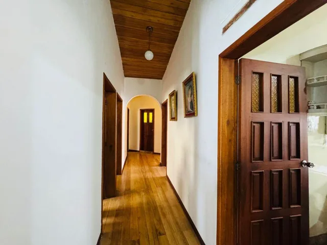 Casa de 2 Departamentos + Suit a Remodelar 5parqueos — imagen 5