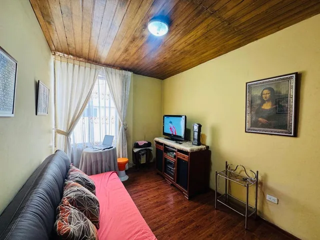 Casa de 2 Departamentos + Suit a Remodelar 5parqueos — imagen 4