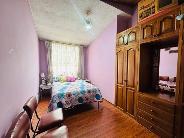 Casa de 2 Departamentos + Suit a Remodelar 5parqueos — imagen 2