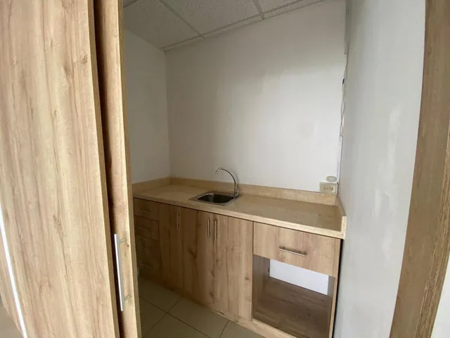 Edif. Torre Bellini - Pto. Santa Ana "Vendo Oficina", Guayas — imagen 3