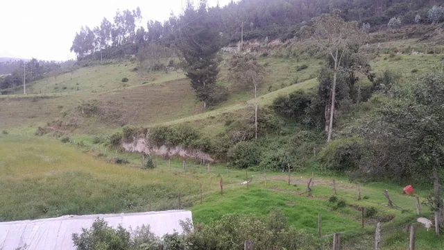 En San Pablo, con Hermosa Vista a La Laguna Se Vende, Imbabura — imagen 5