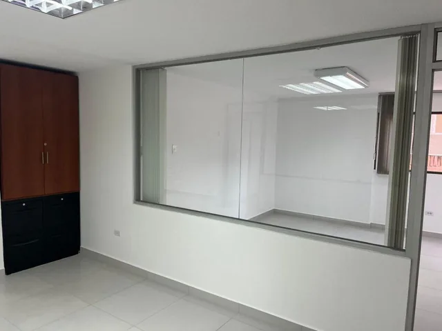 Vendo - Hermosa Oficina - Frente Al Swissotel — imagen 5