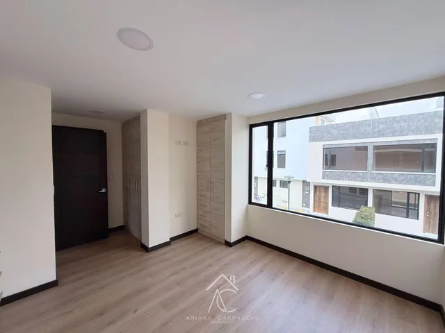 Casa con Ingreso Independiente en Venta Sector Mitad del Mundo — imagen 3