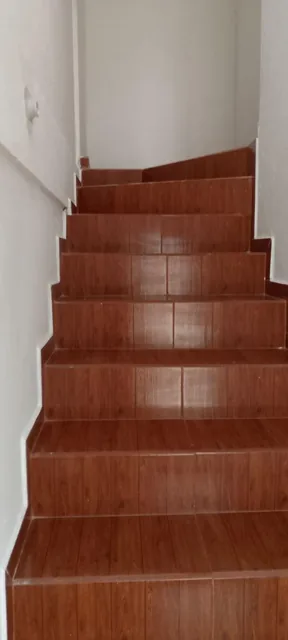 En Venta Casa de 3 Pisos en Pomasqui - Ciudad Bicentenario — imagen 2