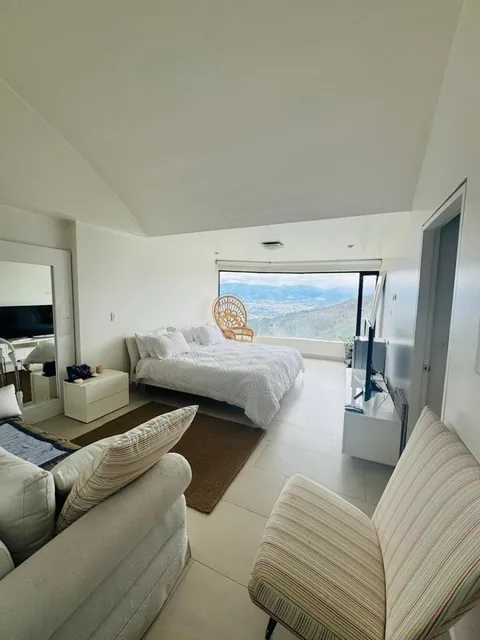 Vendo Exclusivo Penthouse, Gonzalez Suárez, Vista Espectacular a Guapulo — imagen 2