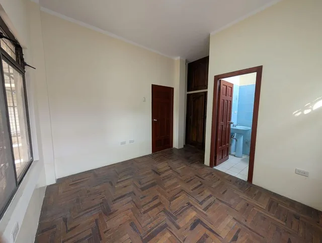 Casa Esquinera en Venta en Machala, El Oro — imagen 4