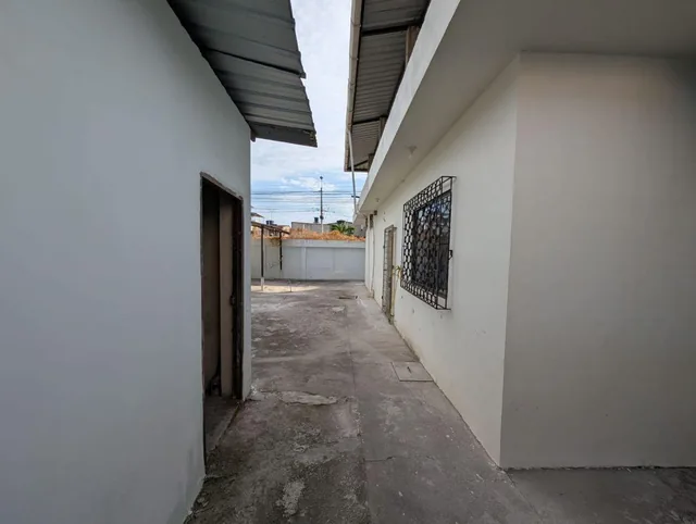 Casa Esquinera en Venta en Machala, El Oro — imagen 2
