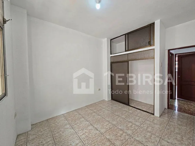 Casa Rentera en Venta, con 4 Departamentos y Local Comercial - Ciudadela Ietel, Guayaquil, Guayas — imagen 2