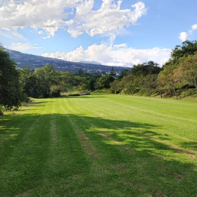 Venta de Terreno Independiente Sector de Meneses Pallares en Cumbaya — imagen 2