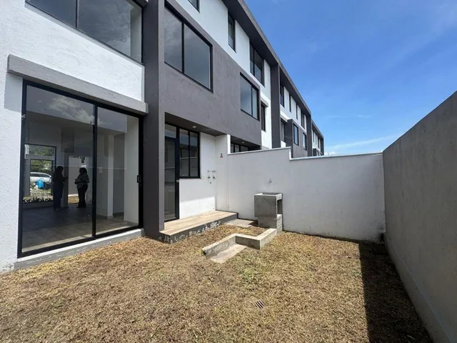 Venta en Casa a Estrenar Valle de Los Chillos — imagen 3