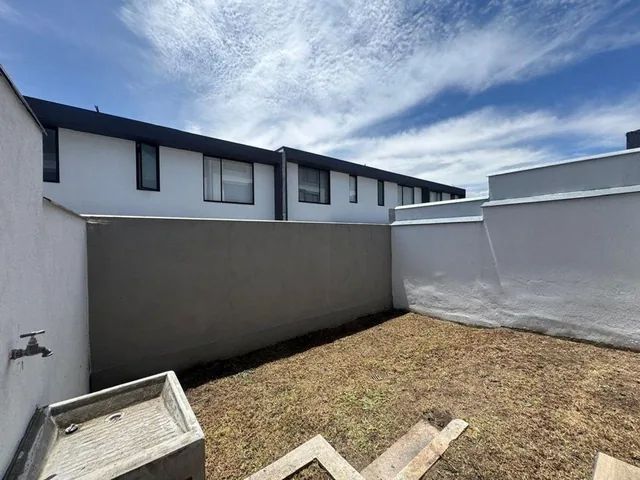 Venta en Casa a Estrenar Valle de Los Chillos — imagen 2