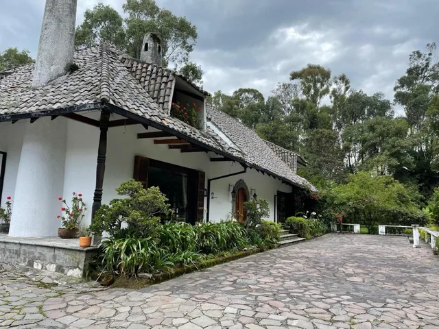 Vendo Hermosa Propiedad en La Zona Central de Sangolqui, con Casa Cololnial — imagen 2