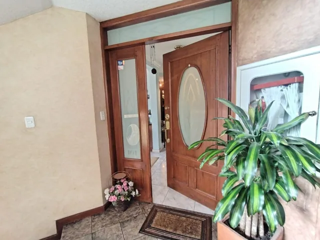 En Venta Departamento, Urbanización El Condado, con Jardín Propio — imagen 4