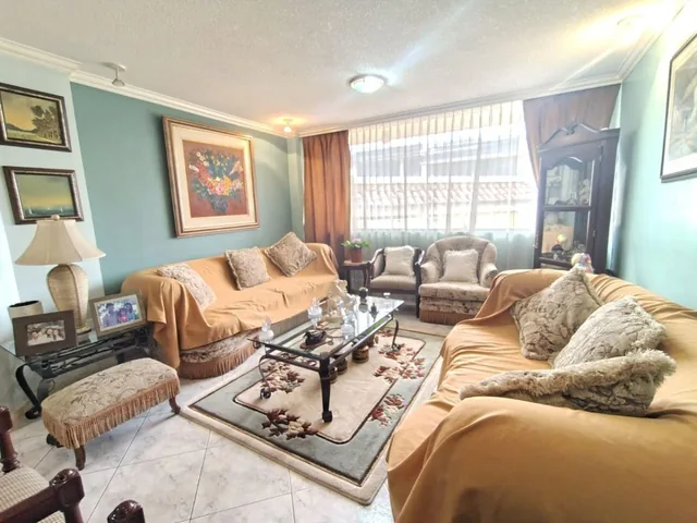 En Venta Departamento, Urbanización El Condado, con Jardín Propio — imagen 3