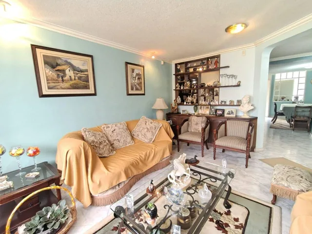 En Venta Departamento, Urbanización El Condado, con Jardín Propio — imagen 2