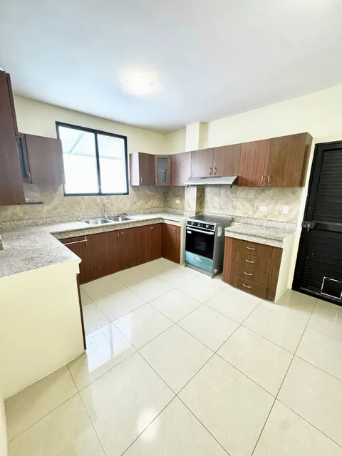 Vendo Casa en Bosques de La Costa, Tres Dorm. Cada Uno con Su Baño, Patio Grande, Guayas — imagen 4