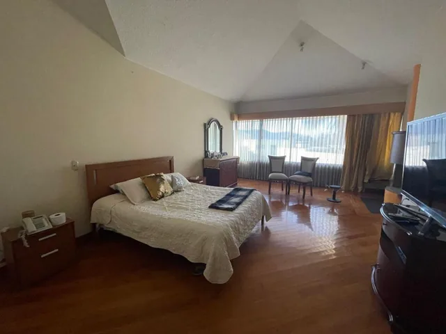 Amplia y Cómoda Casa con 4 Habitaciones de 860 m² en Venta Sector Miravalle Dentro de Urbanización — imagen 5