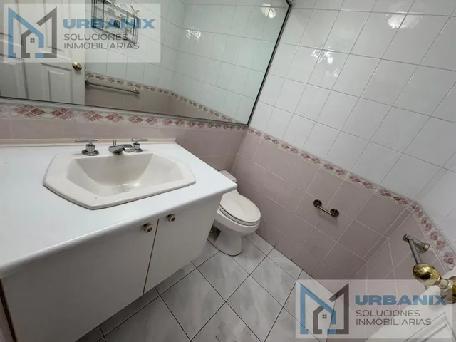 Bossano. Renta Amplio Dpto 3 Dorm - Sala de Estar - 3 Parqueos — imagen 3