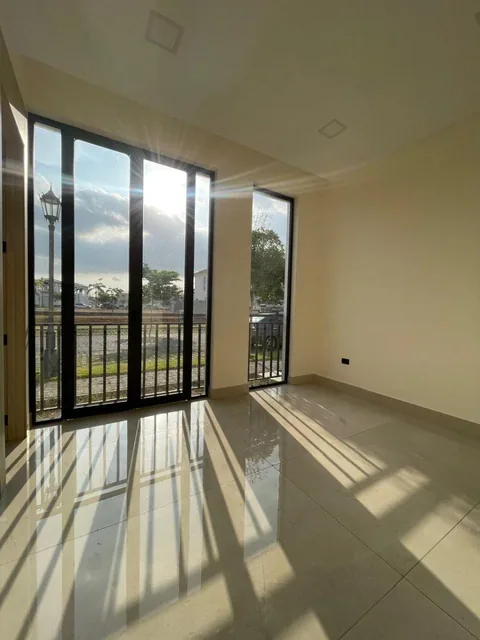 Vendo Casa de Estreno en Urb. Aires del Norte, Guayas — imagen 3