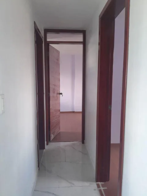 Vendo Departamento Remodelado con Parqueadero y Secadero Hermosa Vista a La Ciudad, Av de Los Grana — imagen 4