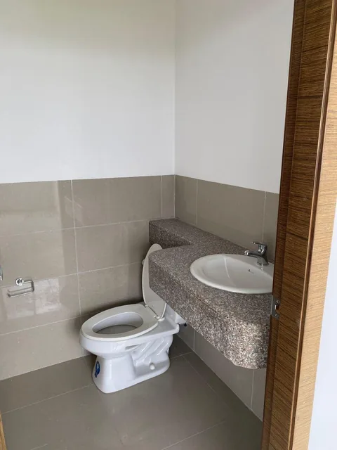 Oficina Comercial de 48 m² en Venta en Norte de Guayaquil, Guayas — imagen 2