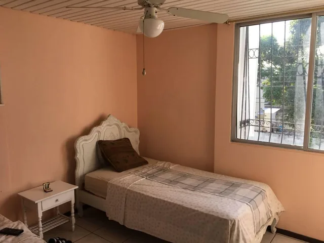 Venta Casa en El Sur 4 Dorm. con Amplio Patio, Guayas — imagen 3
