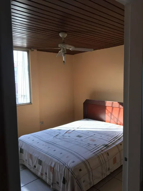 Venta Casa en El Sur 4 Dorm. con Amplio Patio, Guayas — imagen 2