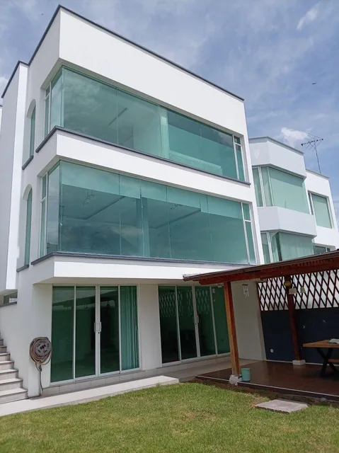 Casa con 3 Recámaras en Venta en Cumbayá, 315 m² de Terreno — imagen 2