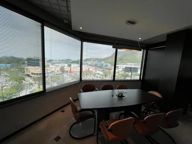 Se Vende Elegante Oficina Frente Albán Borja, Km 2 Ave Carlos Julio Arosemena!, Guayas — imagen 5