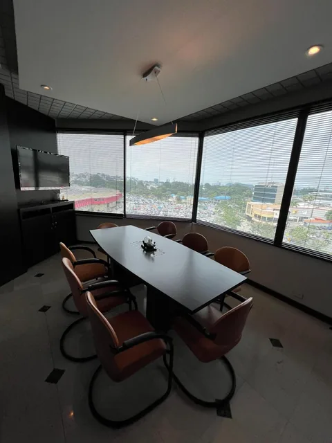 Se Vende Elegante Oficina Frente Albán Borja, Km 2 Ave Carlos Julio Arosemena!, Guayas — imagen 4
