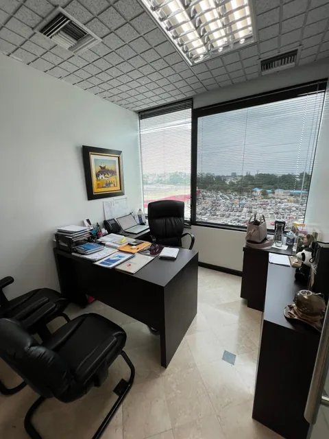 Se Vende Elegante Oficina Frente Albán Borja, Km 2 Ave Carlos Julio Arosemena!, Guayas — imagen 2