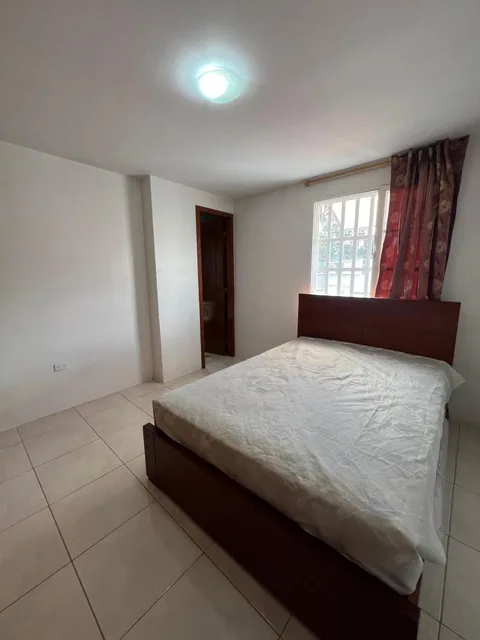 Venta - de - Casa - 151 m² - en - Llano Grande — imagen 2