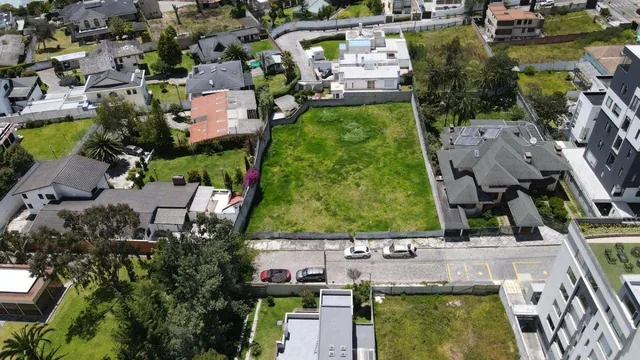 Terreno de 1372 m² en Venta Dentro de Urbanización Lomas de Monteserrin — imagen 3
