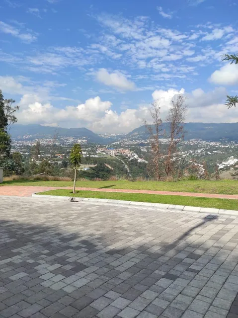 Vendo en Cumbaya, Terreno 1.171 m², con Vista, Sector Santa Ines! Excelente Opción! — imagen 5