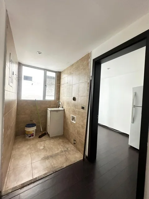 Vendo Hermoso y Cómodo Departamento Sector Republica del Salvador — imagen 5